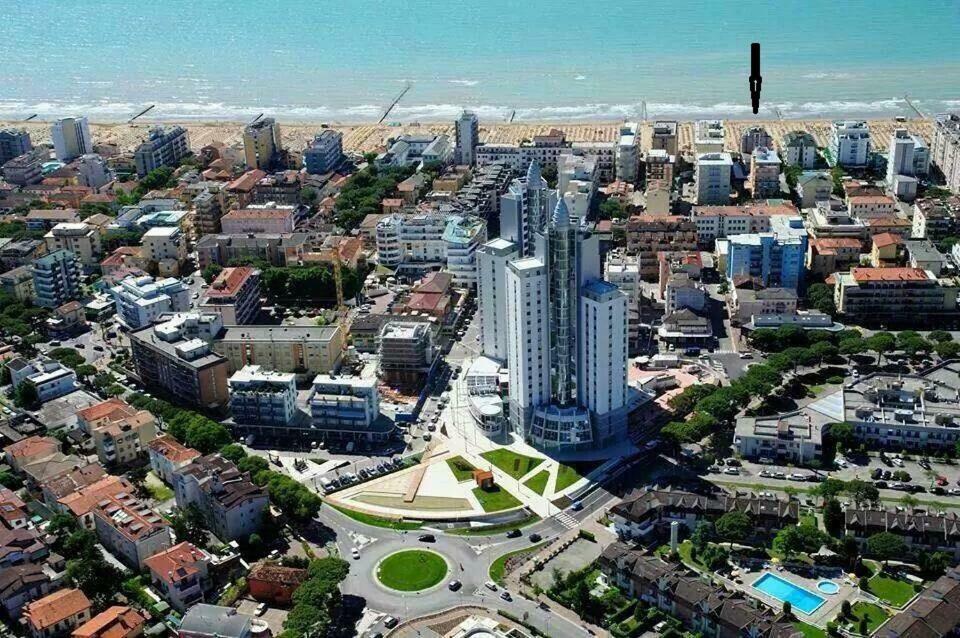 Piccolo Moderno Appartamento Sulla Spiaggia In Centro Τζεσόλο Λίντο Εξωτερικό φωτογραφία