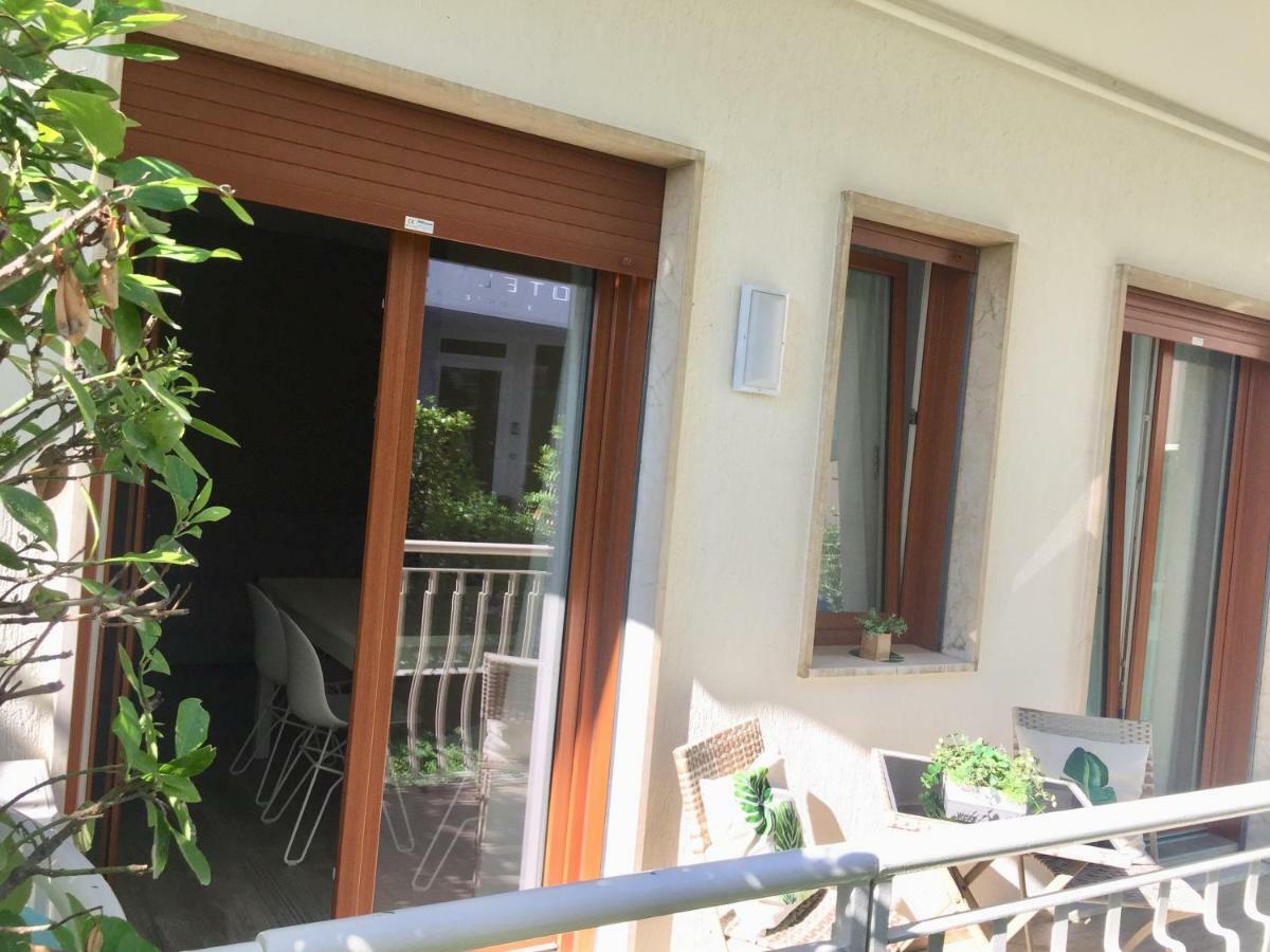 Piccolo Moderno Appartamento Sulla Spiaggia In Centro Τζεσόλο Λίντο Εξωτερικό φωτογραφία